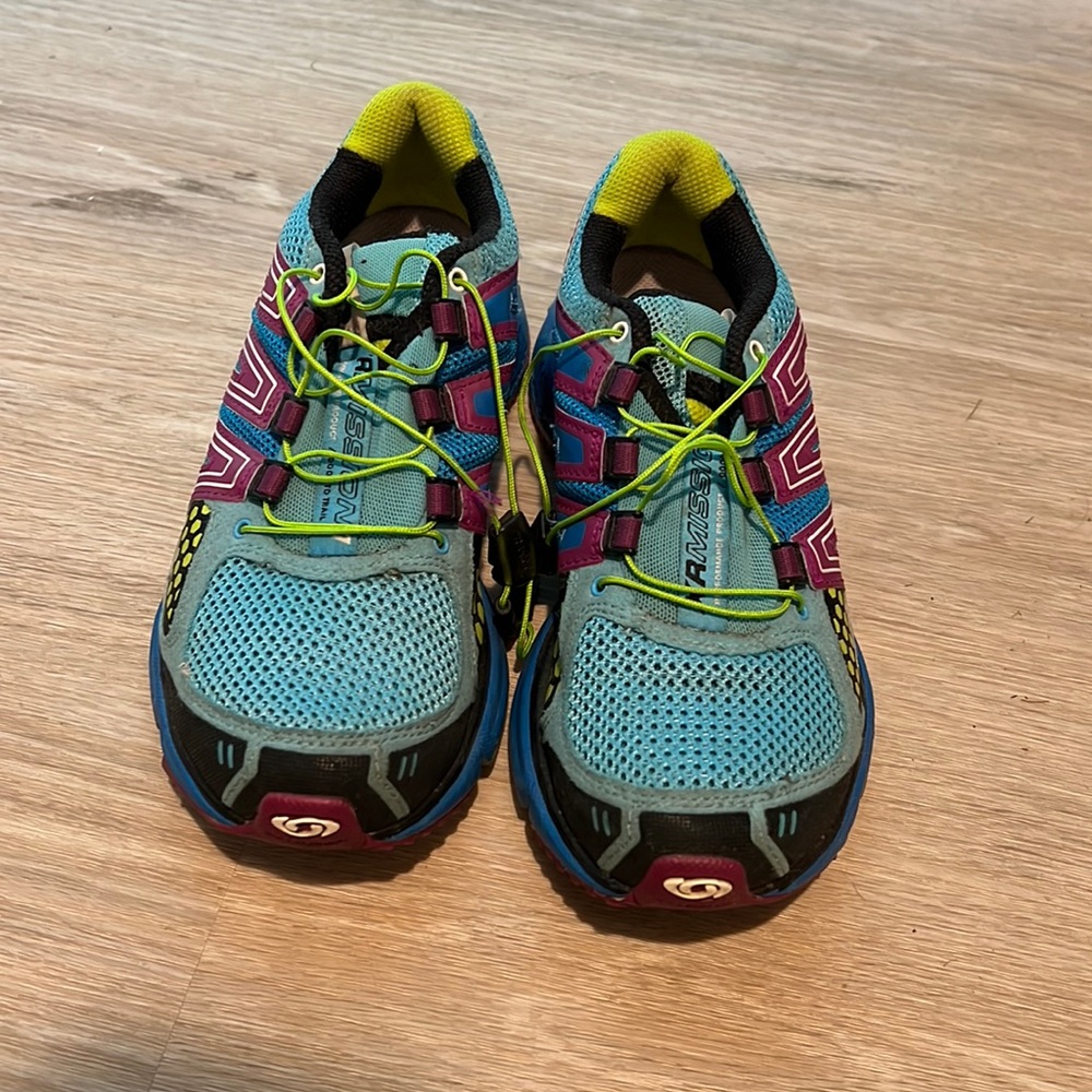 Salomon Womens XR Mission 1 trail sneakers. Size 6